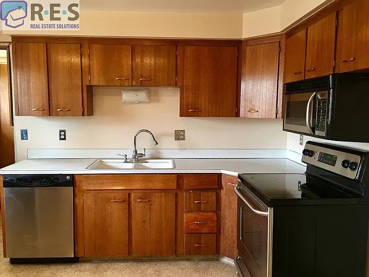 485 Elmira St — Photo 14