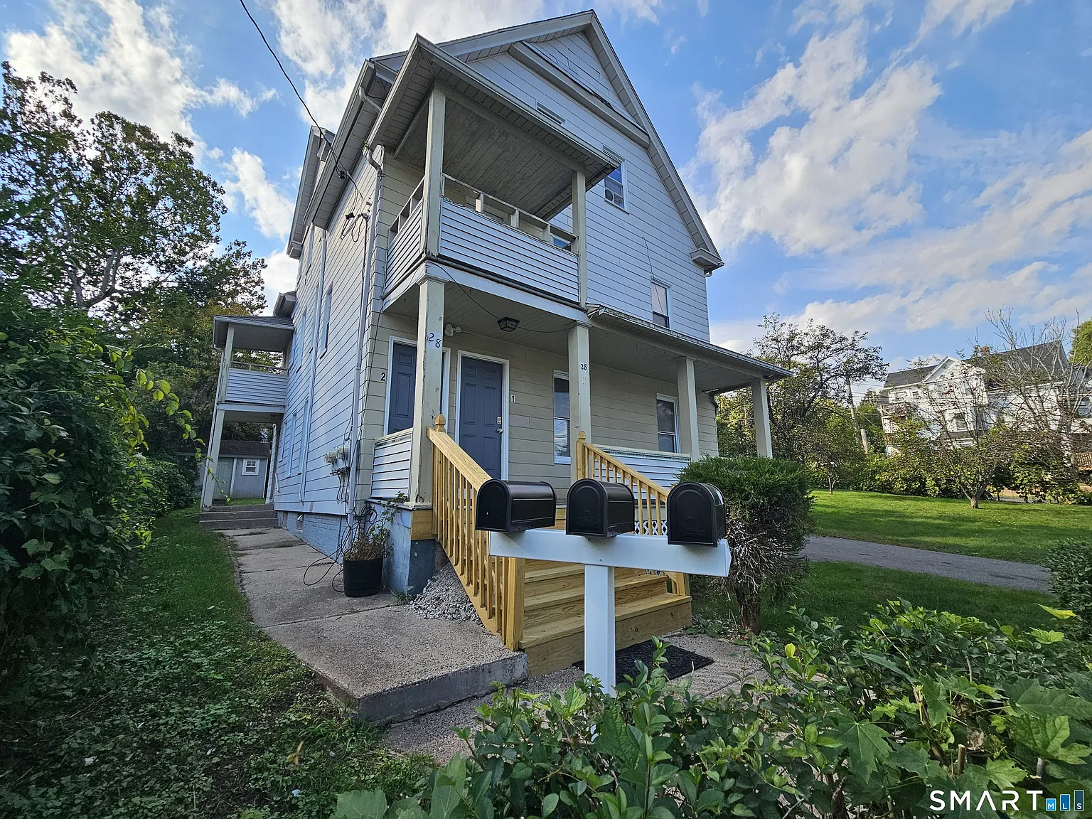 3 bed, 1.0 bath, 2597 sqft, $1,800 — Photo 1