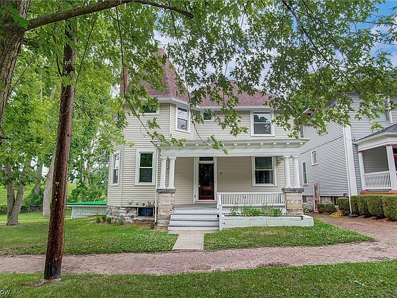 4th image of 818 McIntire Ave