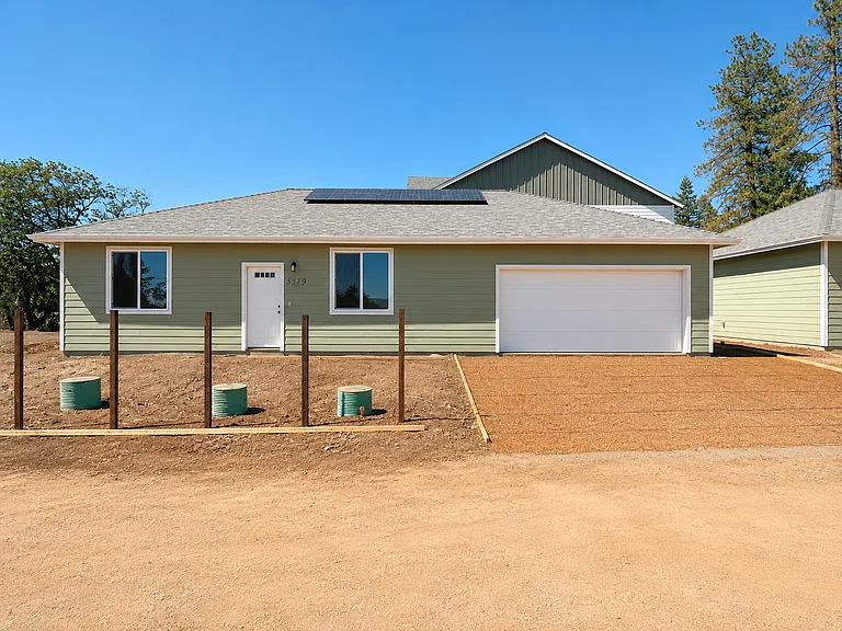 5579-5581 Linrich Ln — Photo 2