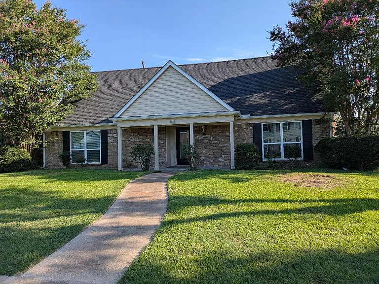 1041 Melissa Ln — Photo 3
