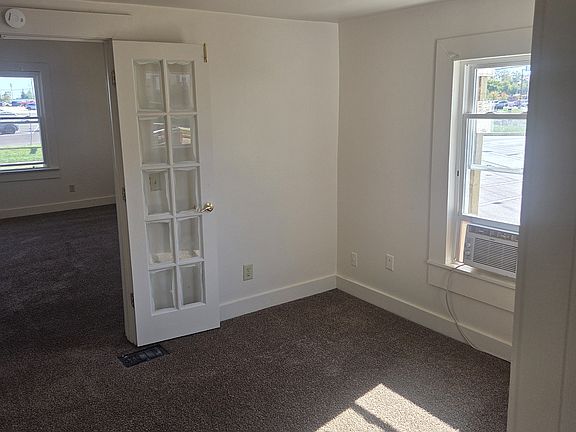 5th image of 801 W Water St