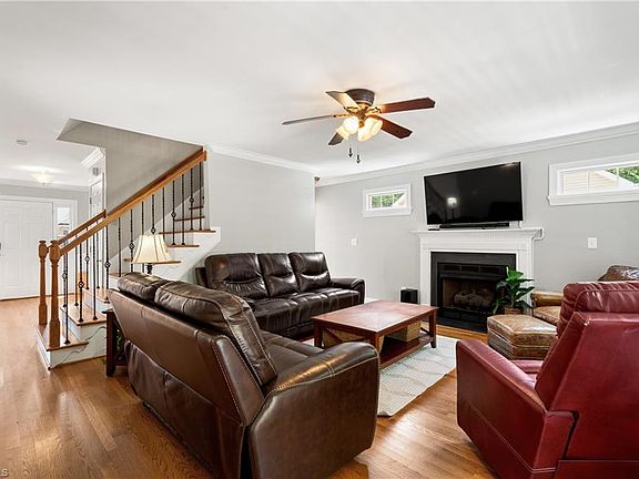 5th image of 913 Woodview Ridge Trl