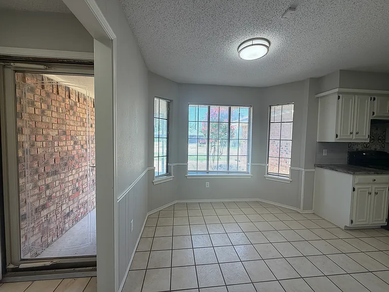 3401 Essex Ave — Photo 7