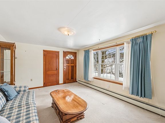 4th image of 231 Pine Dr