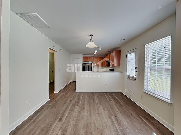 4th image of 982 Ramsgate Dr SW