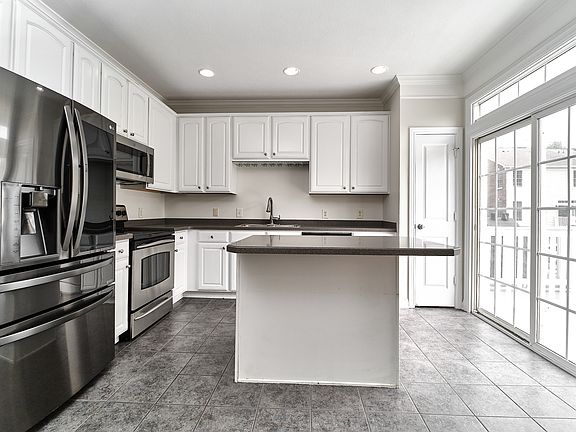 2nd image of 8611 N Meridian St