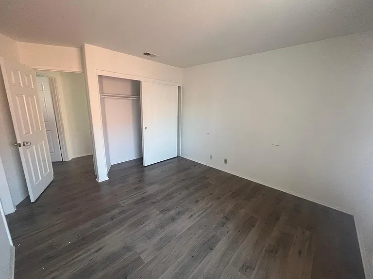 476 Somerset Cir — Photo 13