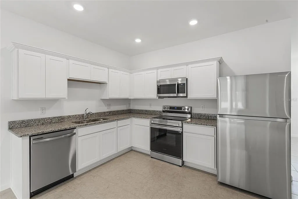 3 bed, 2.5 bath, 1594 sqft, $2,050 — Photo 4