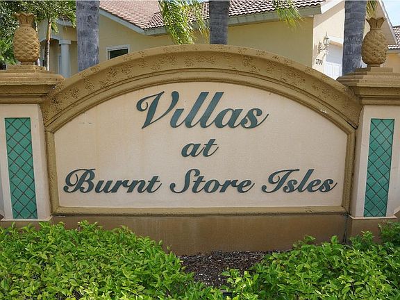 Located in Beautiful Burnt Store Isles