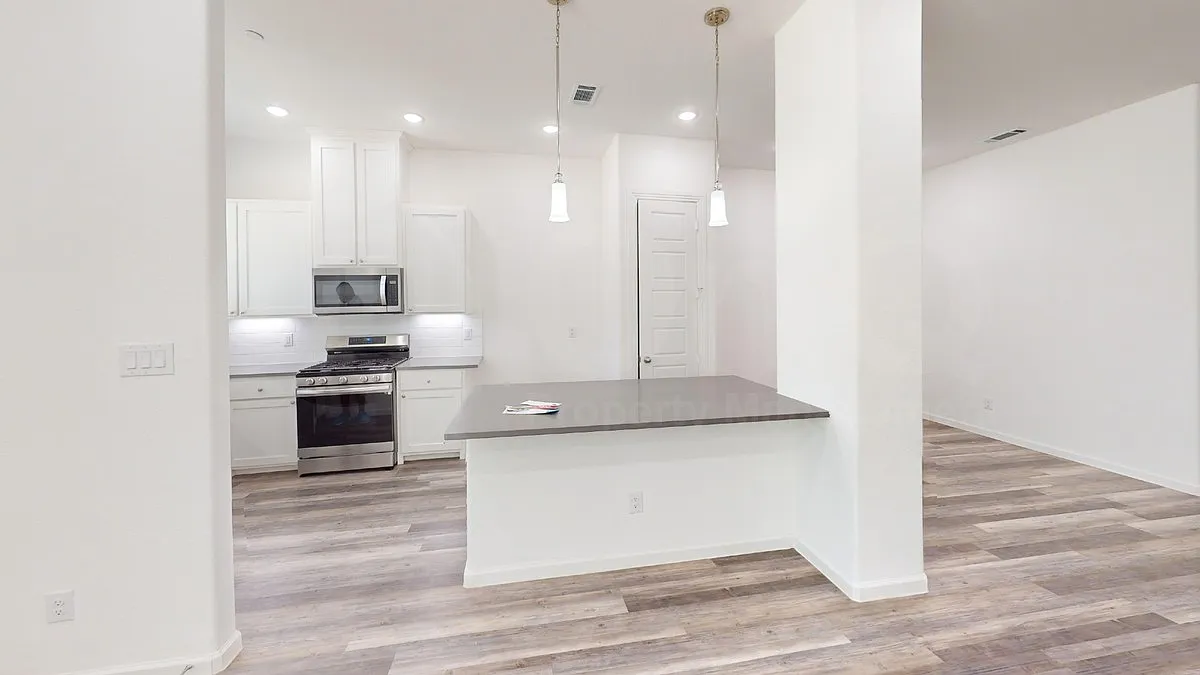 4 bed, 2.5 bath, 2159 sqft, $2,449 — Photo 4