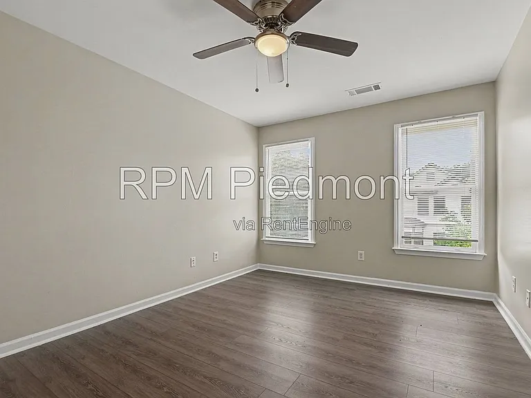 739 Prince Pl NW — Photo 17