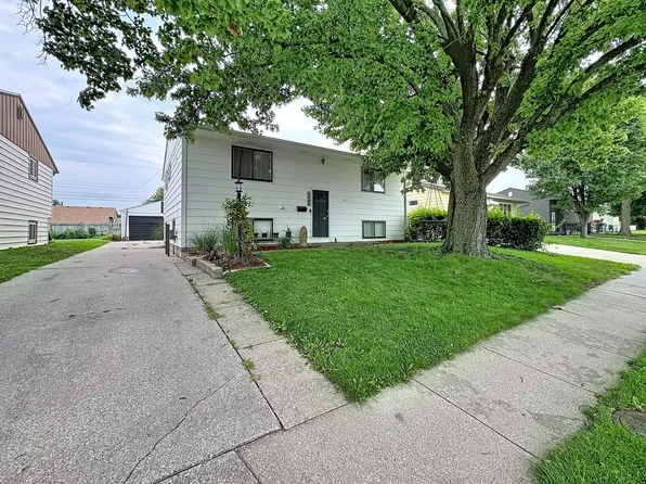 3446 3rd St #A, East Moline, IL 61244