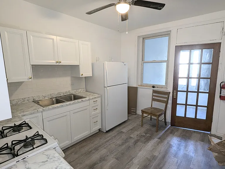 829 N Pulaski Rd — Photo 2