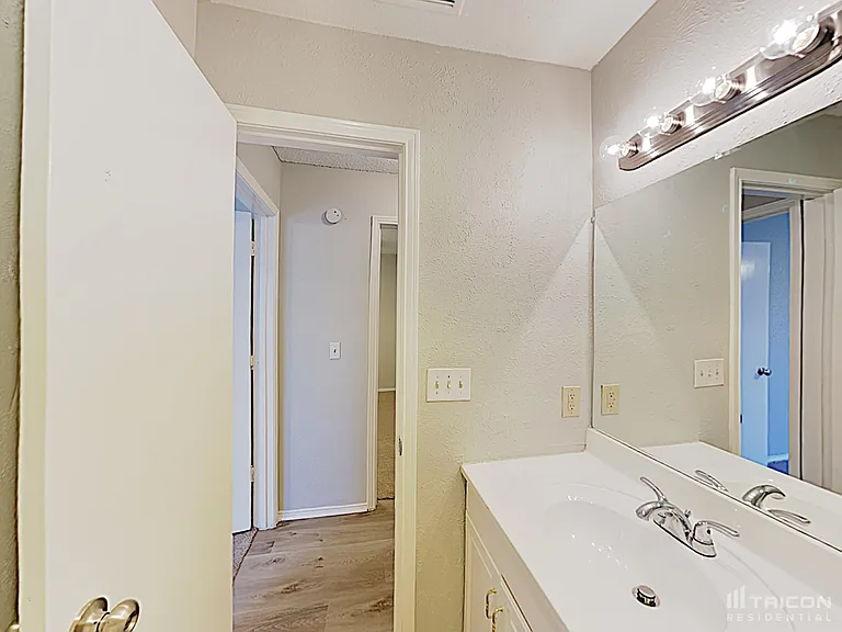 835 Live Oak Dr — Photo 13