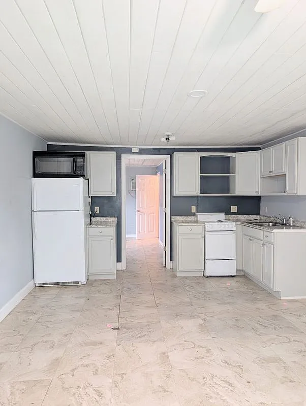 1 bed, 1.0 bath, 476 sqft, $1,275 — Photo 1