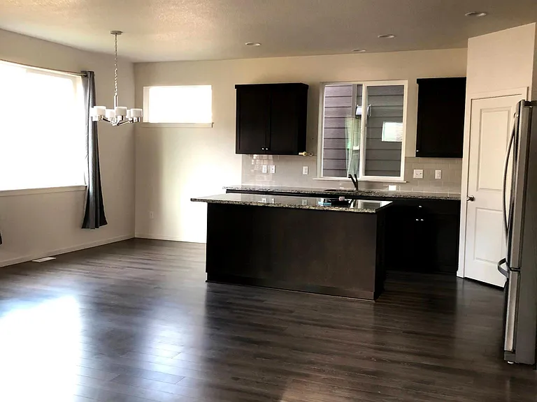 5273 SW Freya Ter — Photo 3