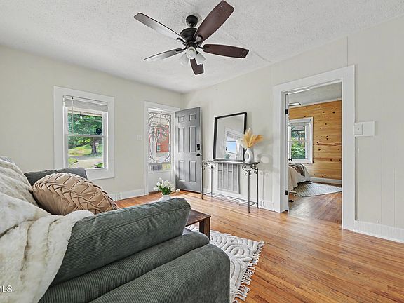 4th image of 1001 Sells Ave