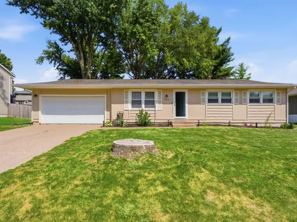 3446 Pleasant Dr, Bettendorf, IA 52722