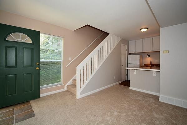 1st image of 1609 Cottonwood Dr APT 3