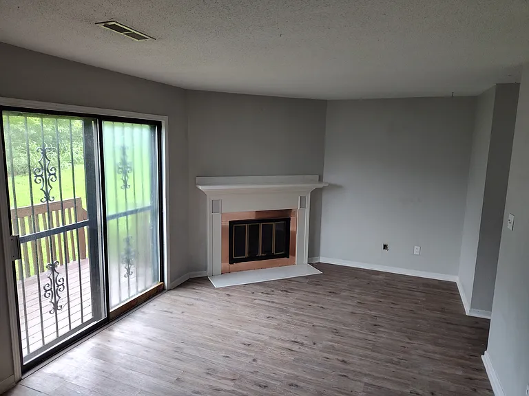 Living room. Pretty big !