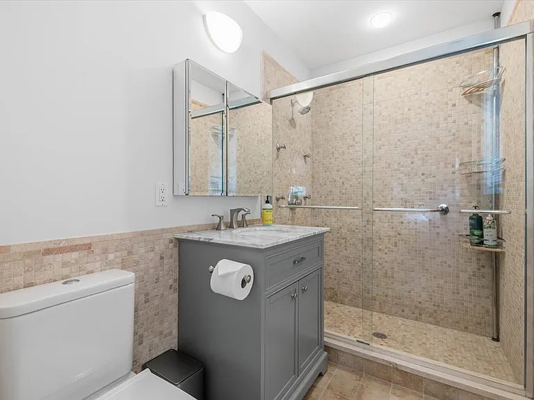 49 Beach Ave — Photo 31