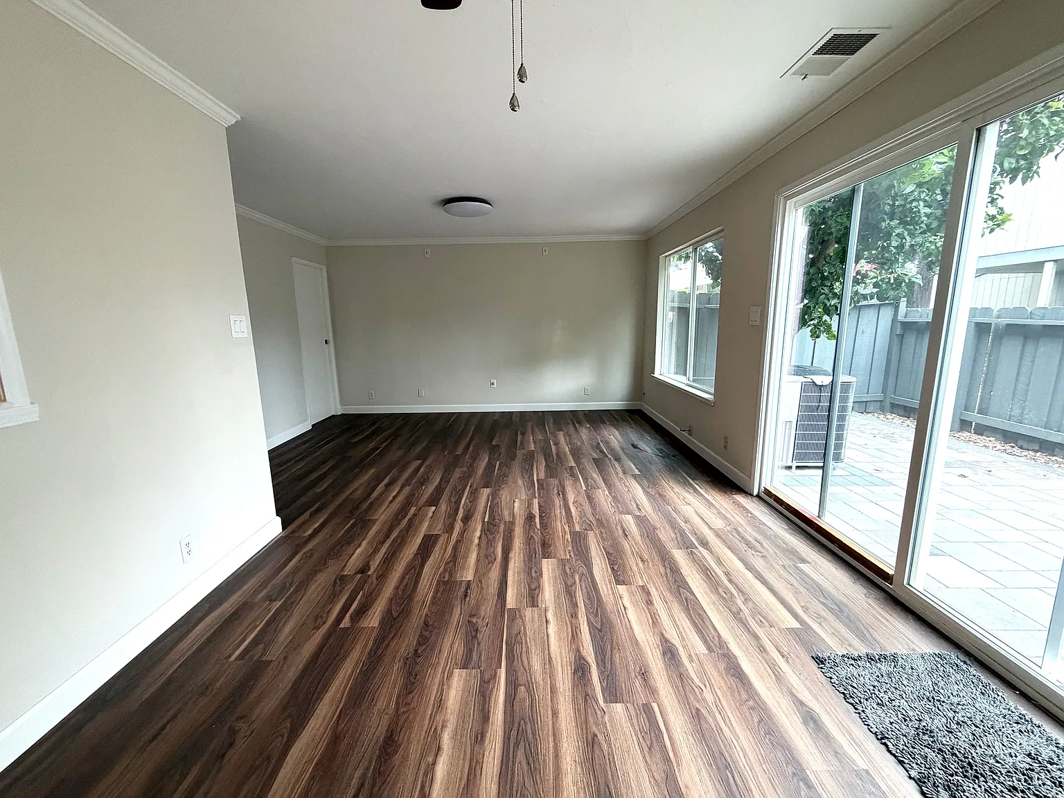 3 bed, 1.5 bath, 1306 sqft, $3,975 — Photo 2