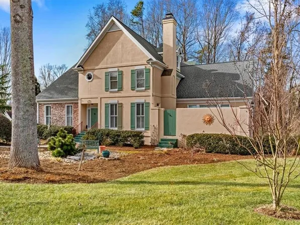 2 Hatteras Ct, Greensboro, NC 27455
