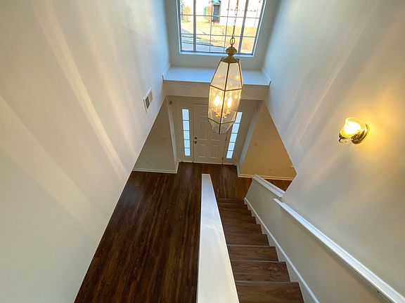 3rd image of 1071 E Red Fern Cir