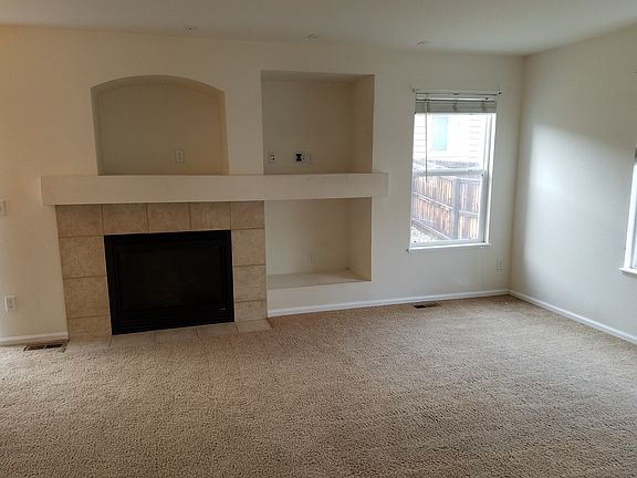 Family Room w/Fireplace