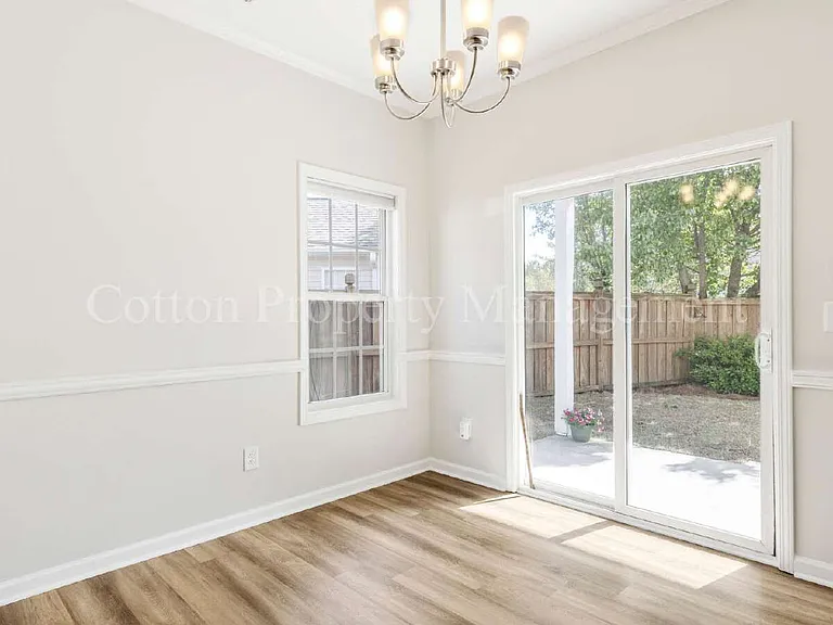 1010 Winterberry Cir — Photo 10