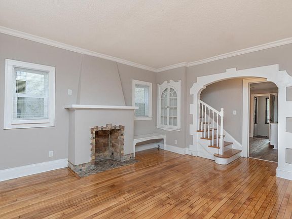 5th image of 916 Newton Ave N