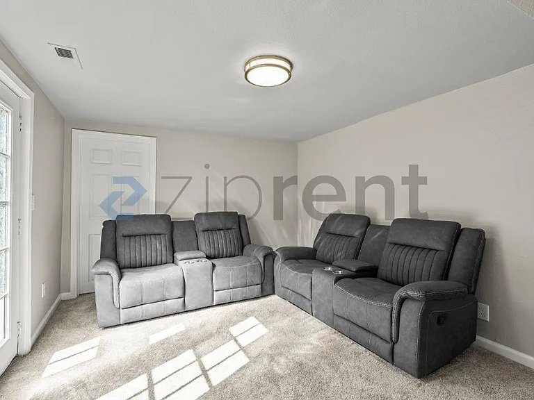 2126 NE 137th St #B — Photo 4