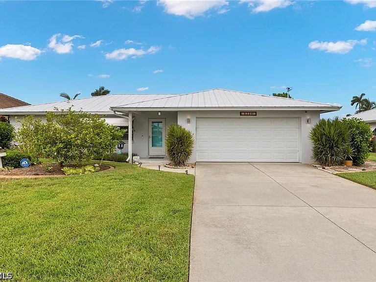 5240 SW 2nd Pl — Photo 3