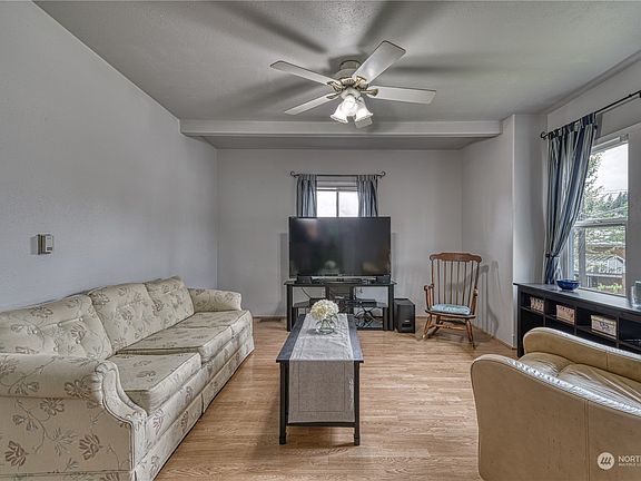 3rd image of 624 N Montgomery Avenue