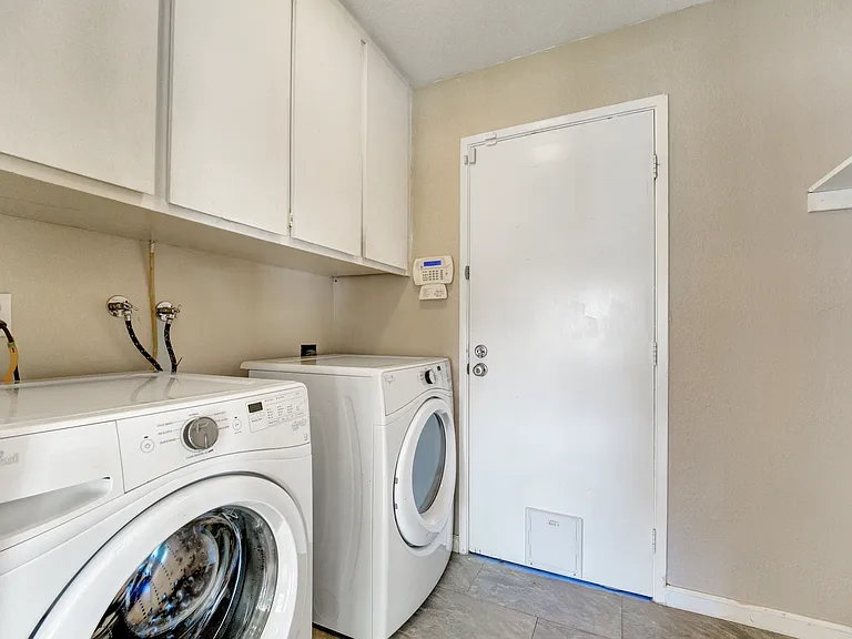 4608 Rochelle Dr — Photo 15