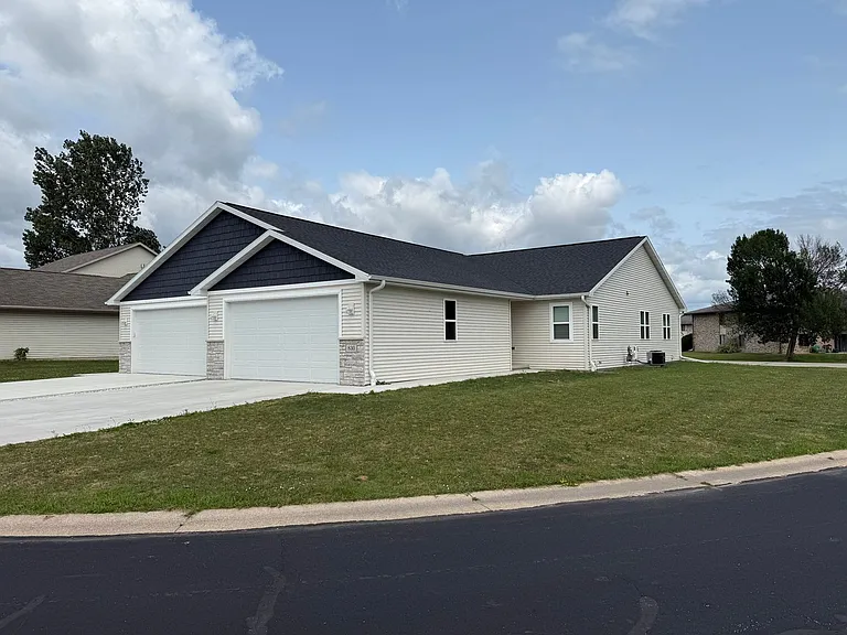 830 Highland Park Rd — Photo 1