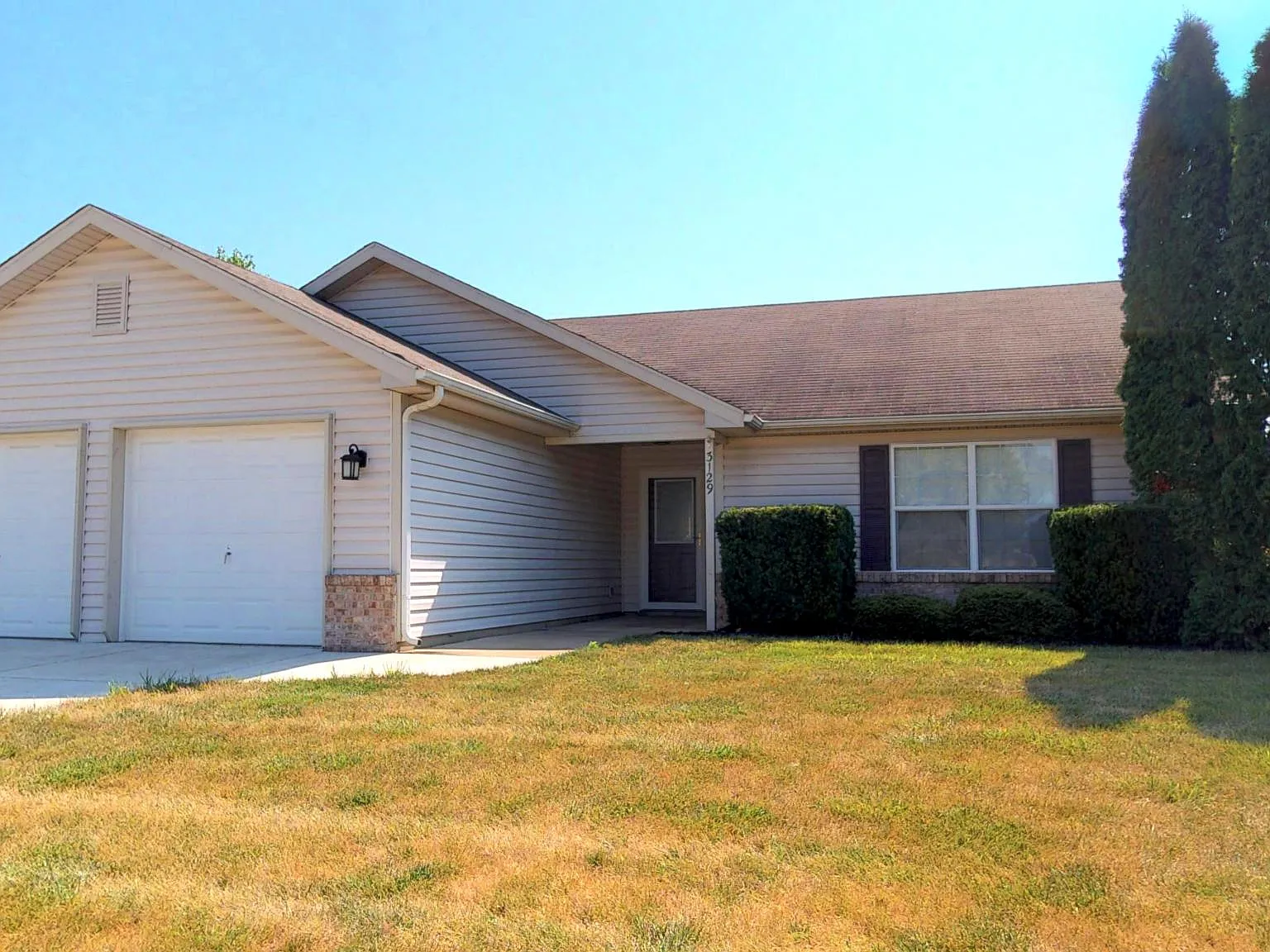 3 bed, 1408 sqft, $1,845 — Photo 1