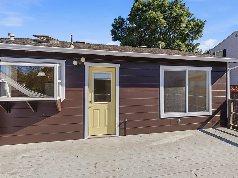 218 Mora St — Photo 31