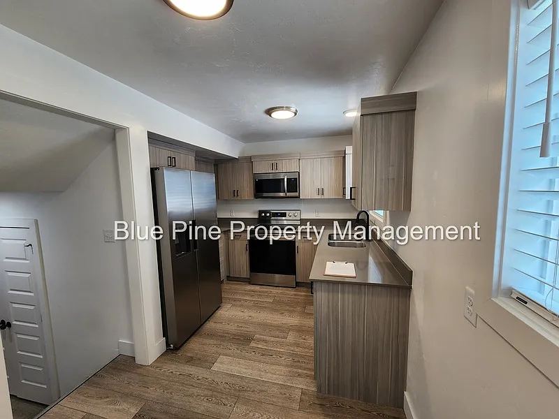 3 bed, 2.0 bath, 1800 sqft, $1,650 — Photo 4