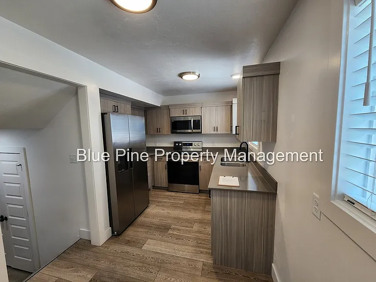 1565 S Higbee Ave — Photo 4