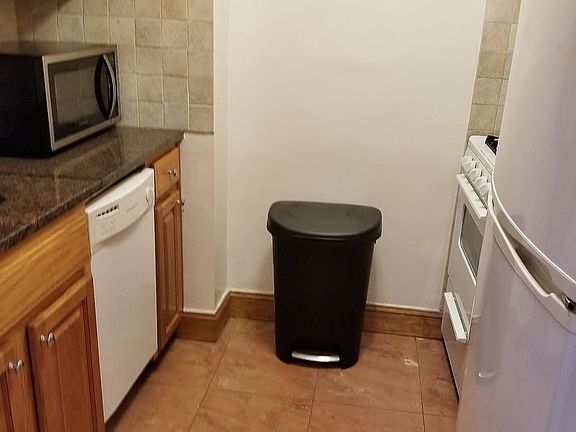 4th image of 320 W 108th St APT 2A