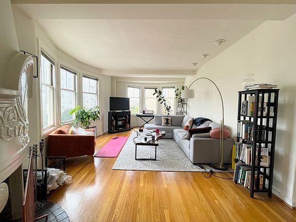 3rd image of 2105 Pacific Ave #203