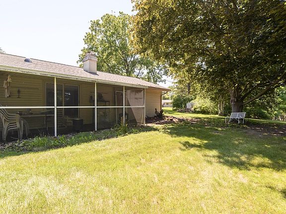 3rd image of S87W27350 Ridgeway COURT