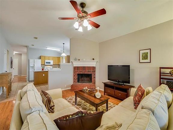 2nd image of 1415 Nandina Dr