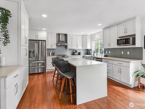 4th image of 266 Camas Avenue SE