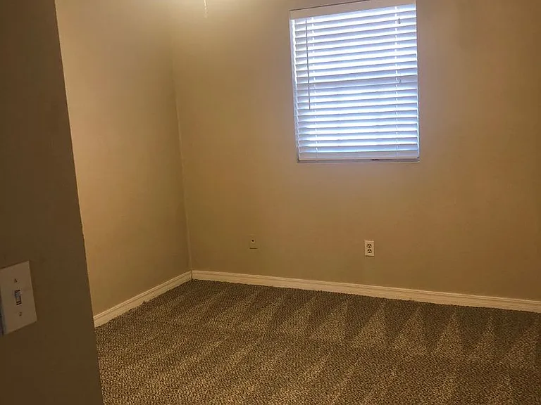 7401 Holyoke Trl — Photo 10