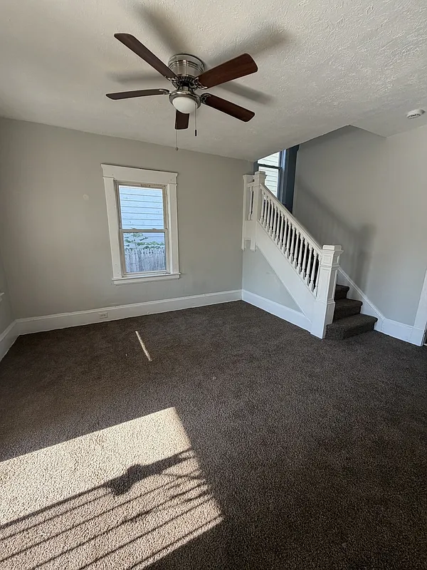 4 bed, 1.0 bath, 1477 sqft, $2,079 — Photo 2