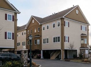 330 Maple Ave APT 16, Westbury, NY