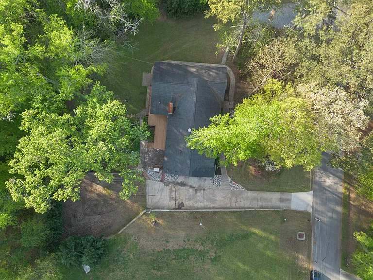 1247 Sycamore Dr — Photo 6